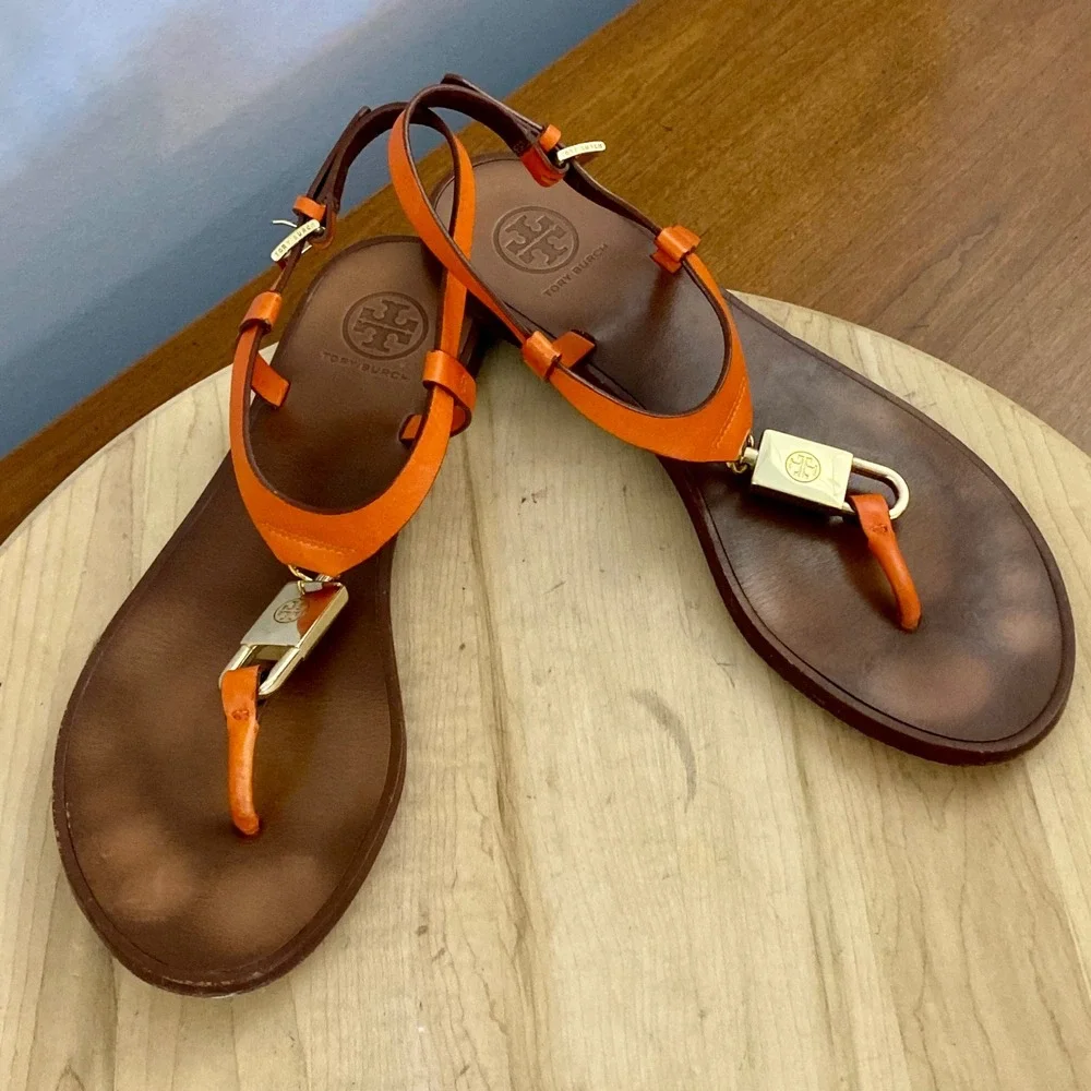 Tory Burch Padlock Orange Leather T-Strap Thong Flat Sandals Sz 6 M Gold-Tone